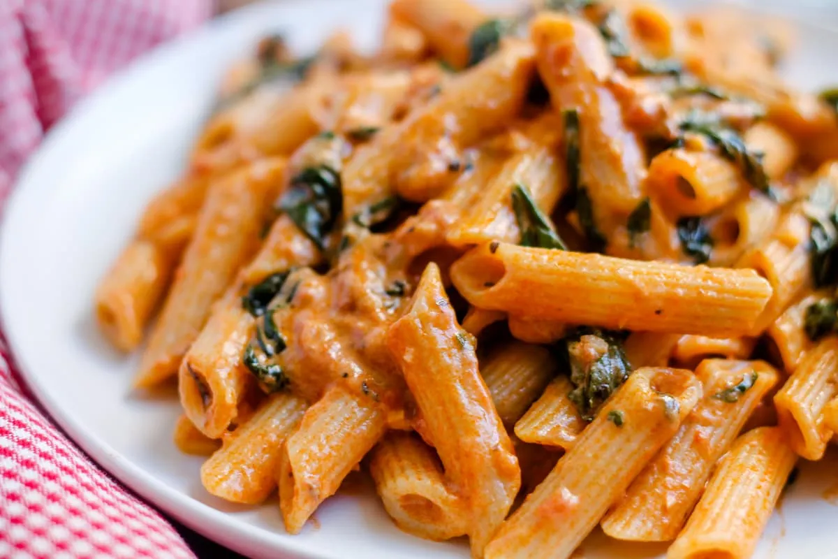 Creamy tomato spinach pasta